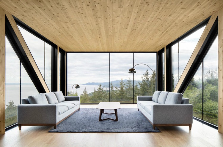 deco salon contemporain -minimaliste-plafond-bois-canapé-gris-tapis-gris