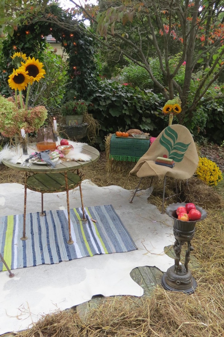 deco table automne -party-jardin-bouquet-tournesols-hortensias-guirlande-lumineuse