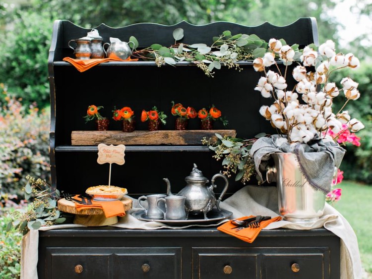 deco table automne -party-jardin-buffet-déco-renoncules-orange-bouquet-fleurs-coton