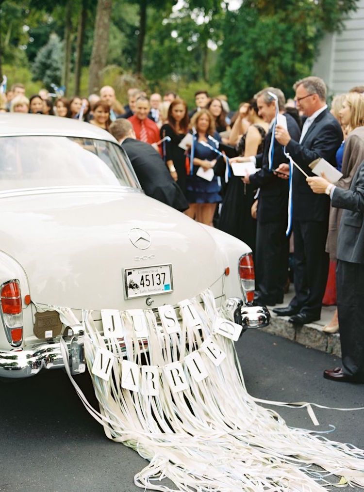 decoration voiture mariage -banderole-just-married-guirlande-frangée