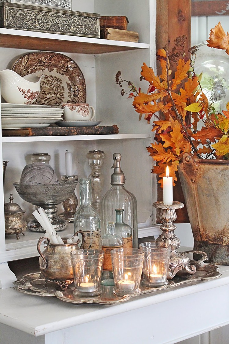 décoration automne -composition-branches-feuilles-orange-buffet-cuisine