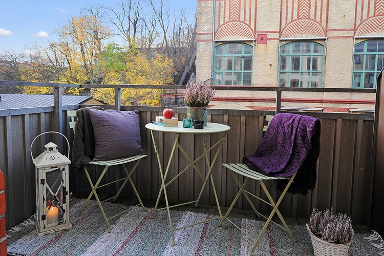 décoration balcon automne-tapis-extérieur-lanterne-bruyère-erica