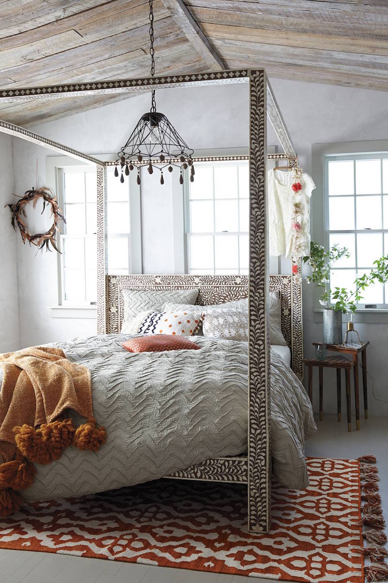 décoration cosy automne-chambre-coucher-sophistiquée-lit-cadre-baldaquin