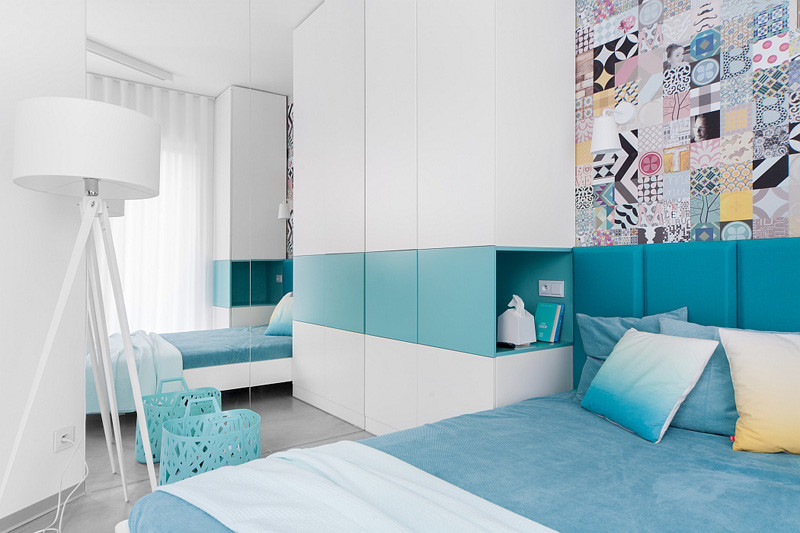 décoration-intérieur-chambre-coucher-blanc-turquoise-aqua-grand-miroir