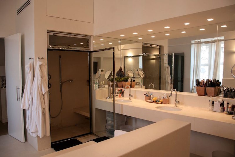 décoration-intérieur-contemporaine-salle-bains-avec-cabine-sauna