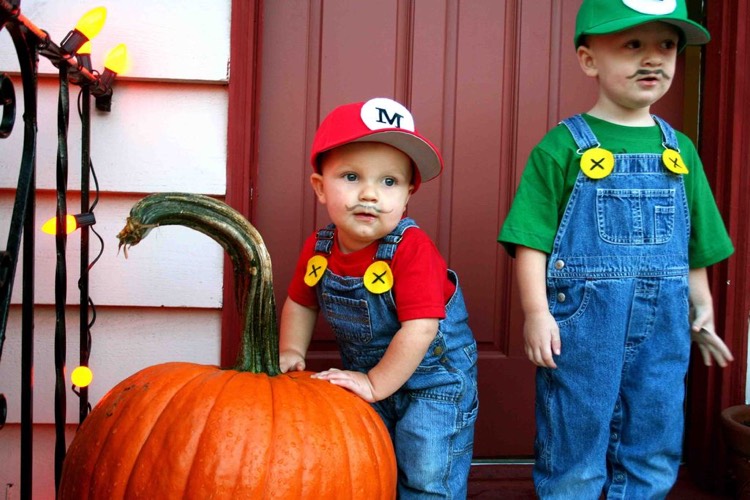 déguisement Halloween enfant -frères-mario-luigi-salopettes-jean-casquettes