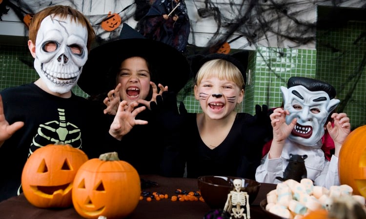 déguisement Halloween enfant -sorcières-squelettes-déco-citrouilles