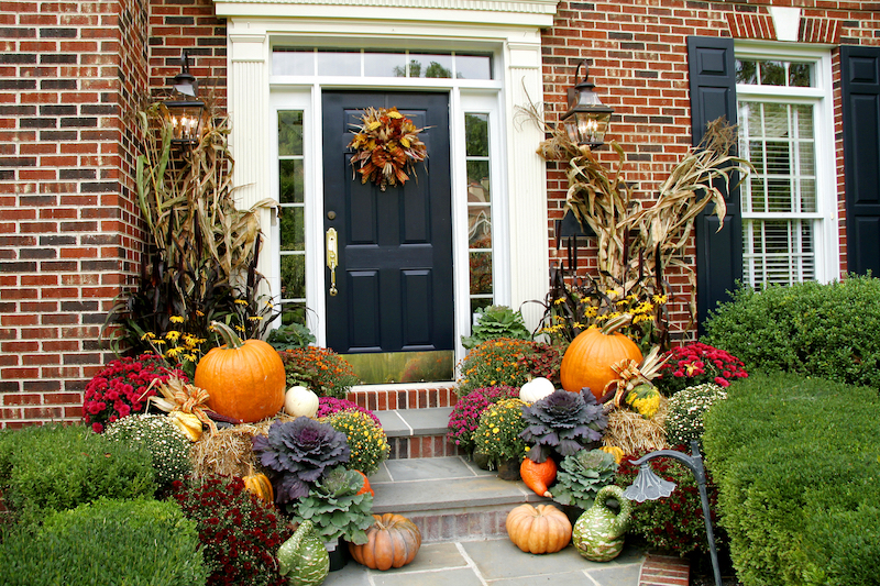 D Co Ext Rieure D Automne Palette De Couleurs Mat Riaux Et Id Es Chic   Déco Extérieure Automne Chou Ornement Citrouilles Maïs Fleurs 