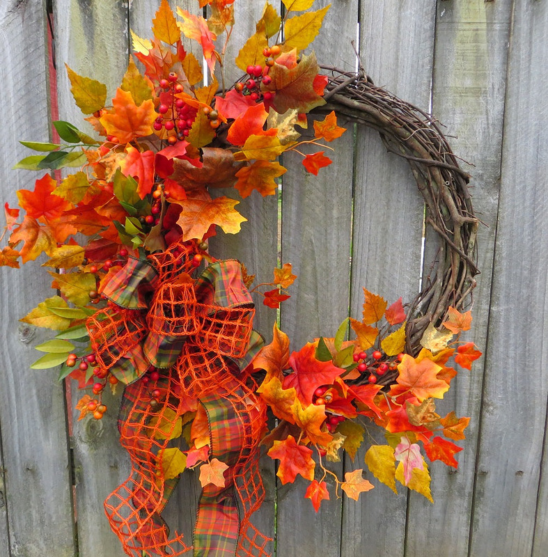décoration-extérieure-automne-couronne-porte-feuilles-automne