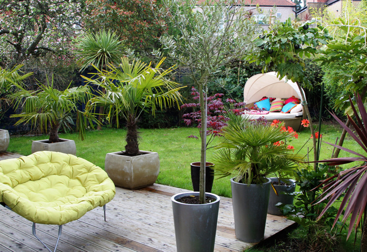 grande jardinière -béton-terrasse-bois-fauteuil-douillet-lit-jour