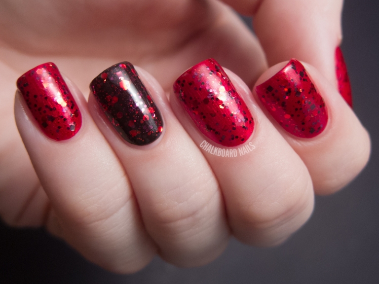 idée de nail art Halloween facile-super-chic-rouge-noir-paillettes