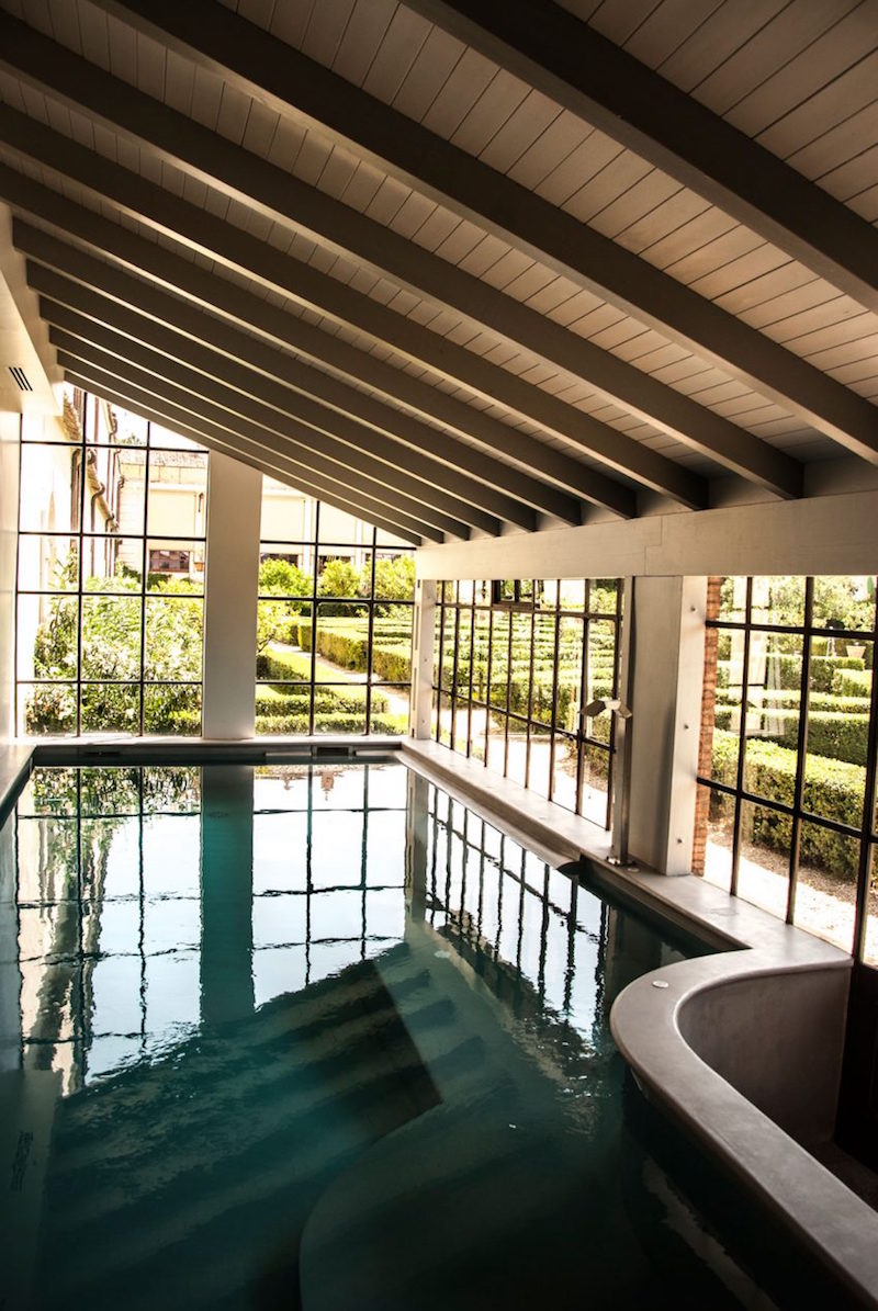 maison-architecte-Rome-rez-de-chaussée-piscine-intérieure-forme-originale