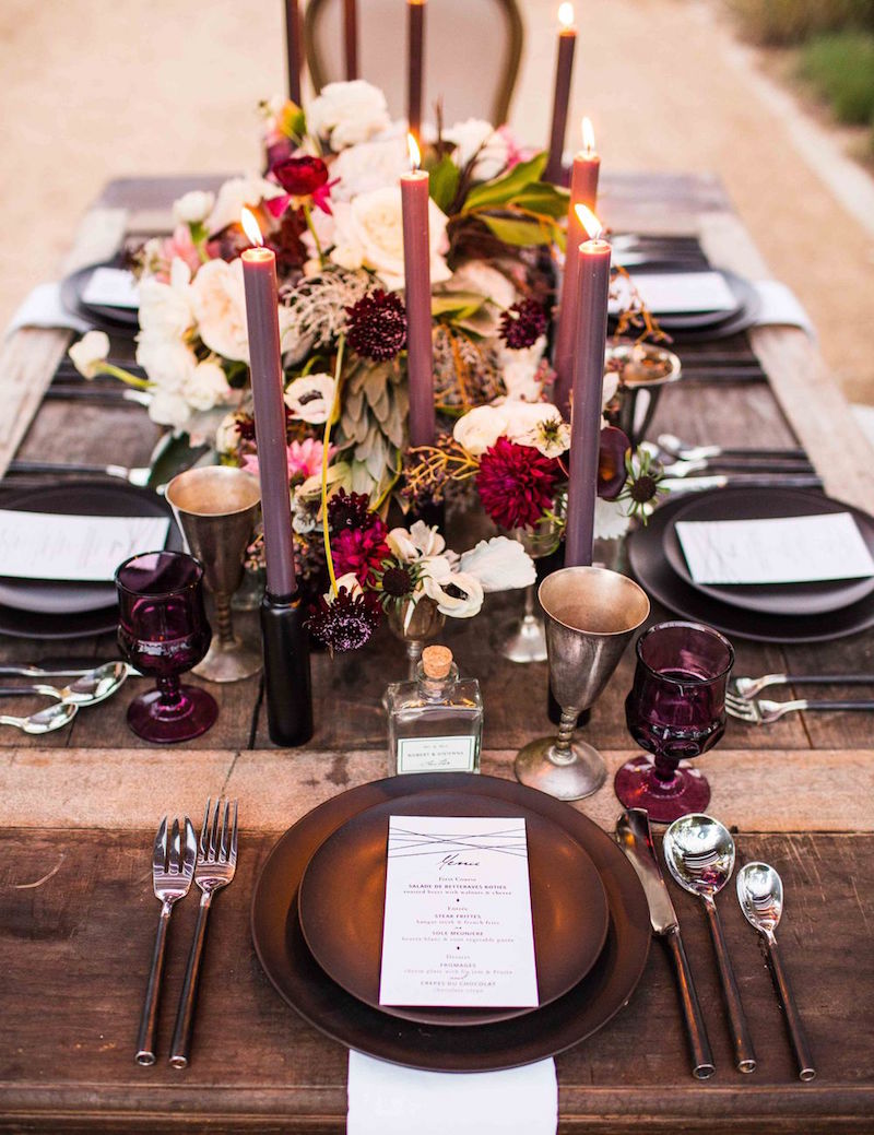 mariage-automne-idées-déco-table-couleur-merlot-aubergine-super-chic