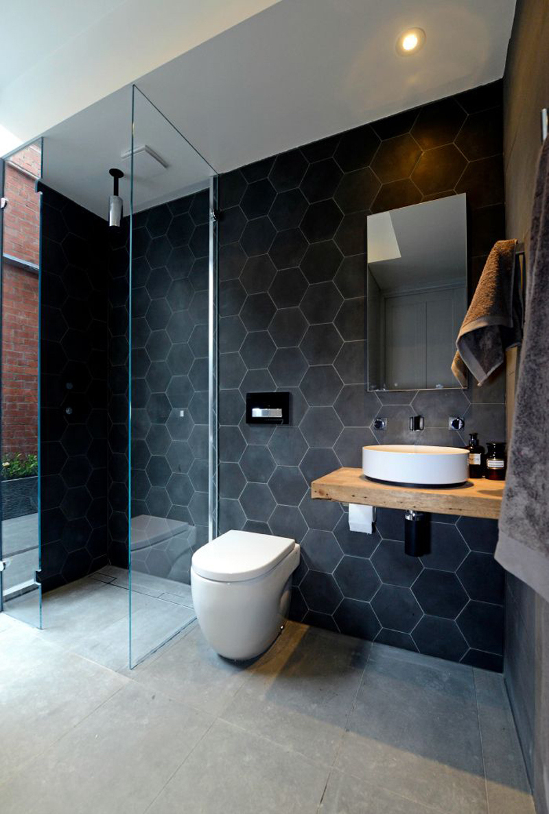 meubles-salle-bain-bois-massif-plan-vasque-brut-carrelage-hexagonal
