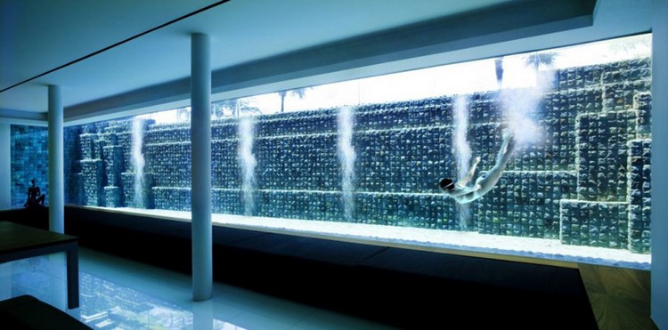 Piscine moderne en 40 idées de conception originales pour votre maison Piscine mosaïque blanc aux côtés