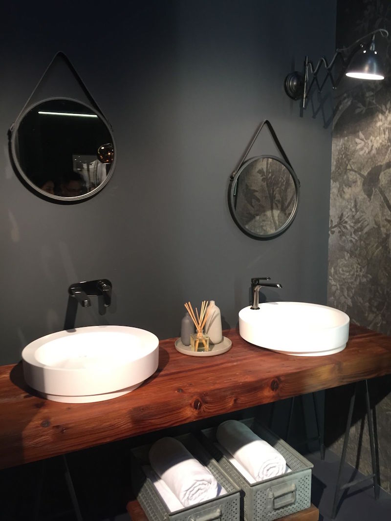plan de travail salle de bain en bois 2-vasques-poser-rondes-miroirs-vintage-assortis