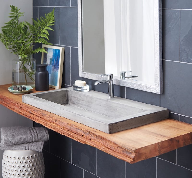 plan de travail salle de bain en bois-chêne-massif-brut-lavabo-rectangulaire-béton