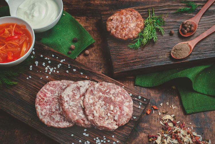 recette-hamburger-maison-comment-assaisonner-steak-viande-hachée