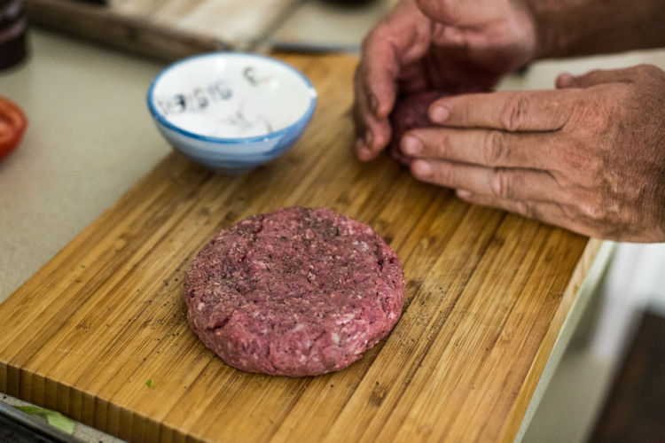 recette-hamburger-maison-comment-assaisonner-steaks-viande-hachée