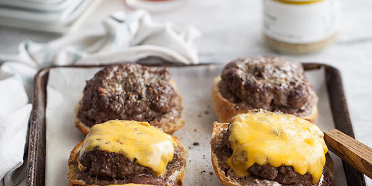 recette-hamburger-maison-steak-viande-boeuf-hachée-fromage-cheddar