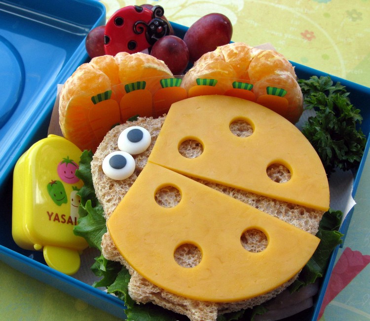recette-sandwich-anniversaire-enfant-coccinelle-fromage-clémentines