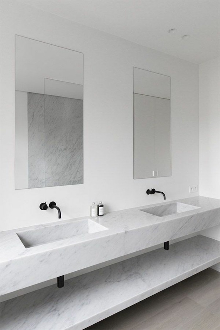 salle-bain-marbre-2-lavabos-rectangulairs-robinets-encastrés-mur