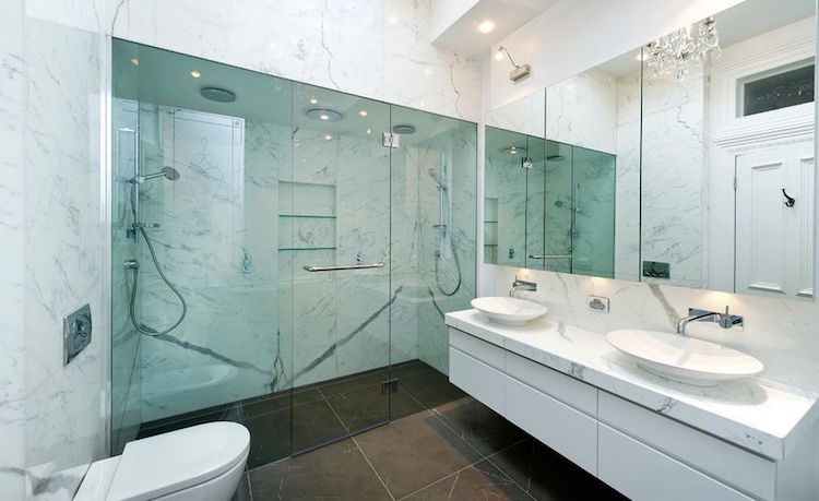 salle-bain-toilettes-cabine-douche-italienne-marbre-plan-double-vasque