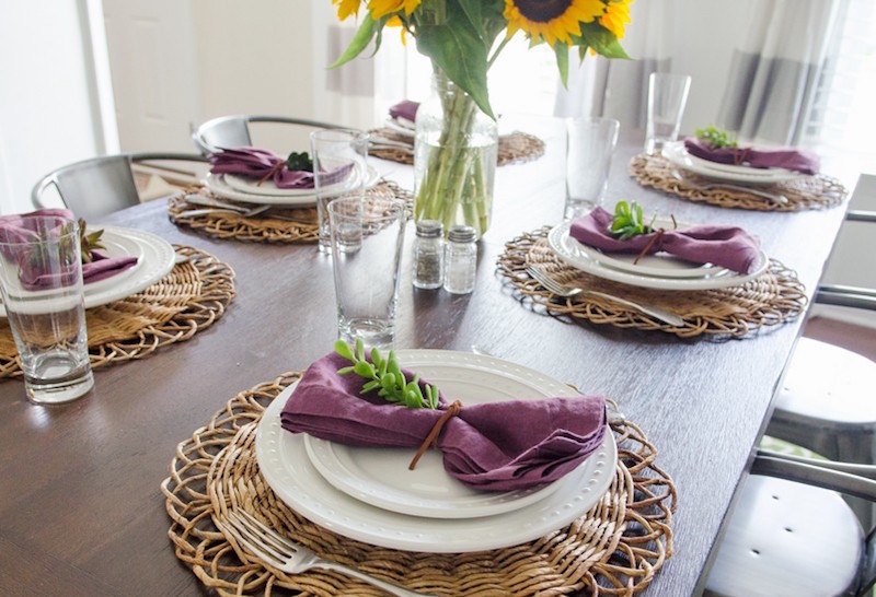 salle-manger-déco-table-automne-tournesols-plantes-succulentes