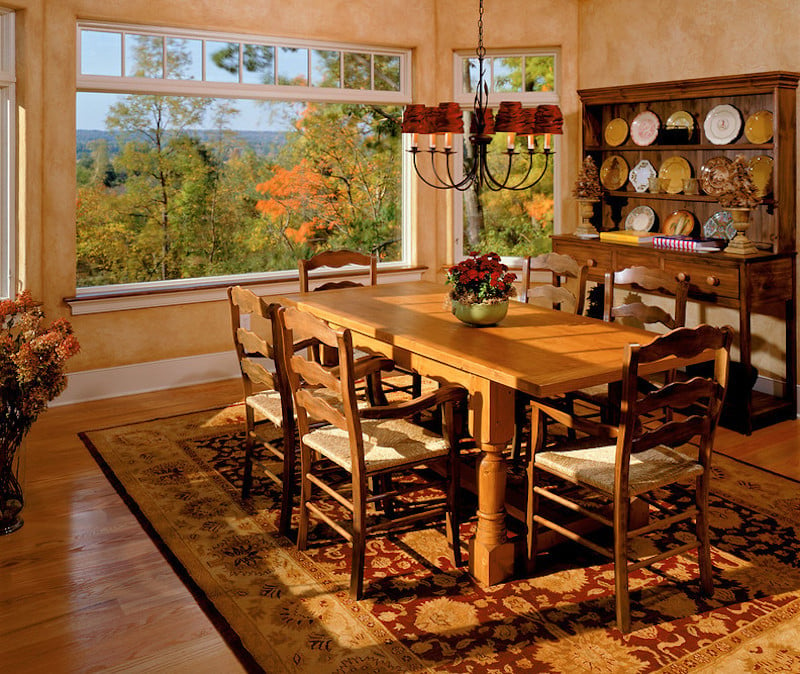 salle-manger-style-toscan déco table d'automne simple-bouquet-fleurs