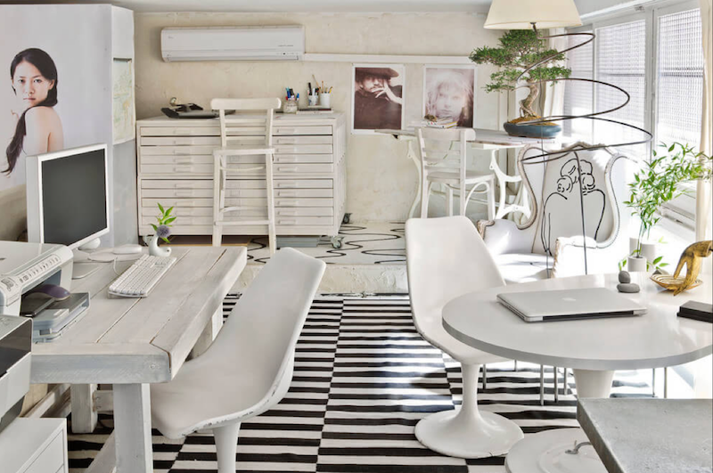 studio-mezzanine-Epagne-décoré-style-éclectique-chic-noir-blanc
