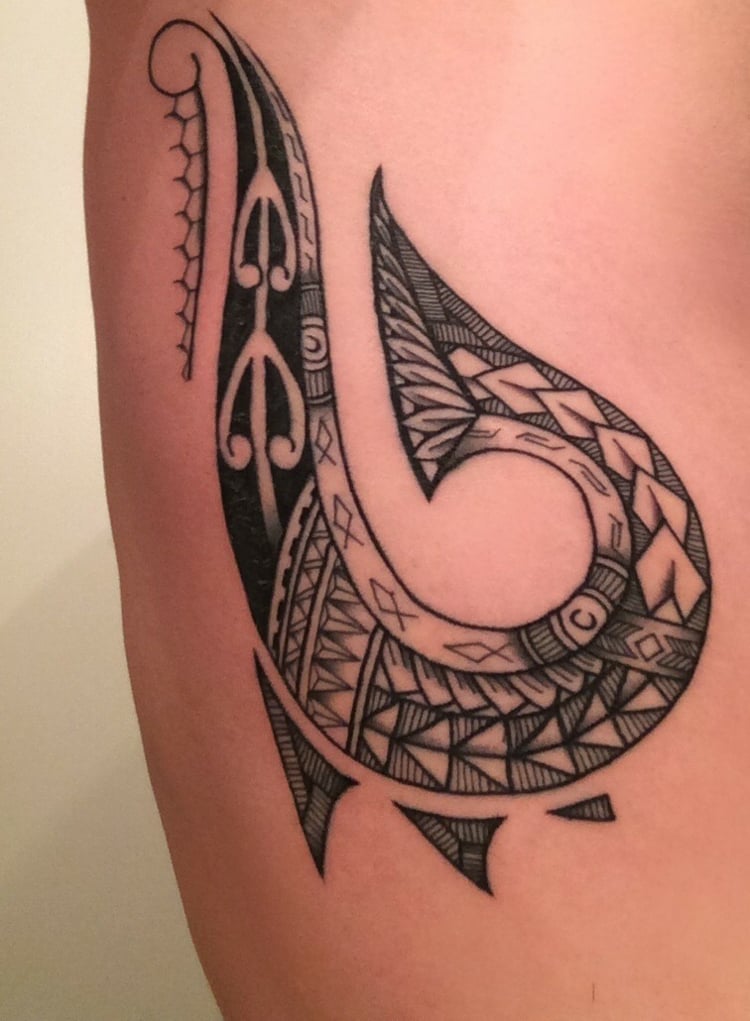 symbole de la force maori- hameçon stylisé-idée-tatouage-culture-Nouvelle-Zélande
