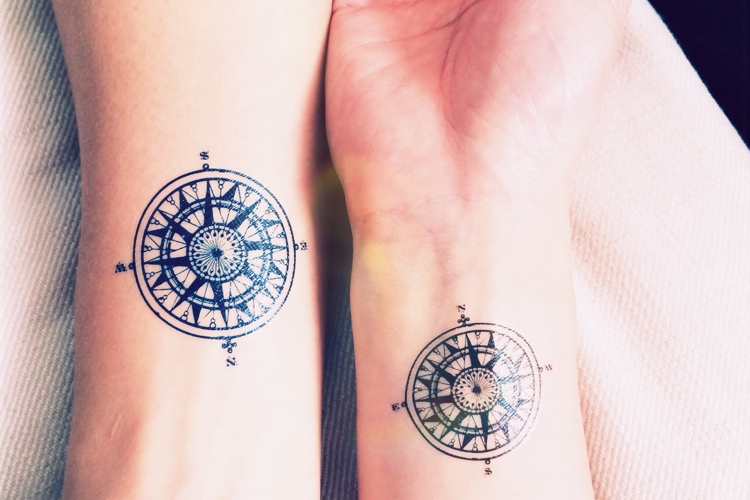 Tatouage rose des vents et boussole - signification et idées en 25 tattoos