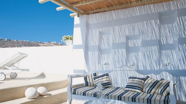 terrasse-contemporaine-blanc-bleu-style-mykonos-idées