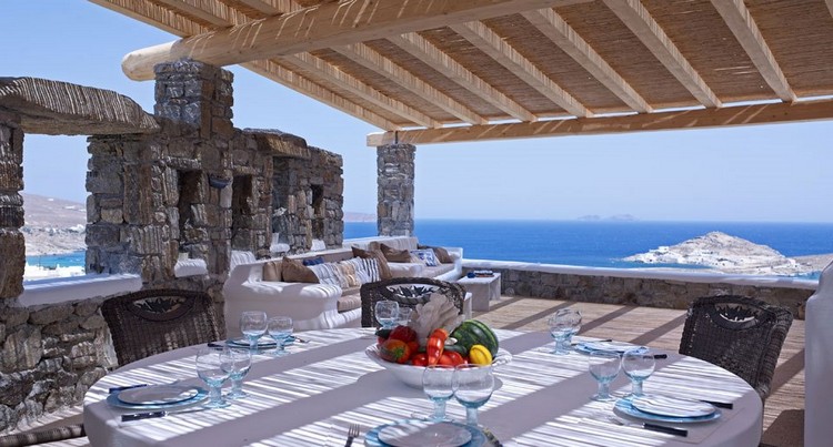 terrasse-contemporaine-style-mykonos-méditerrannéen-déco-pierre