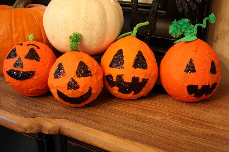 bricolage Halloween facile-citrouilles-halloween-papier-mâché