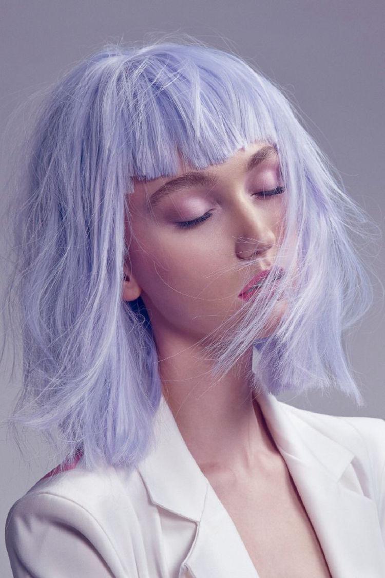 coiffure Halloween femme cheveux colorés lavande avec frange coiffure Halloween femme-cheveux-colorés-lavande-frange