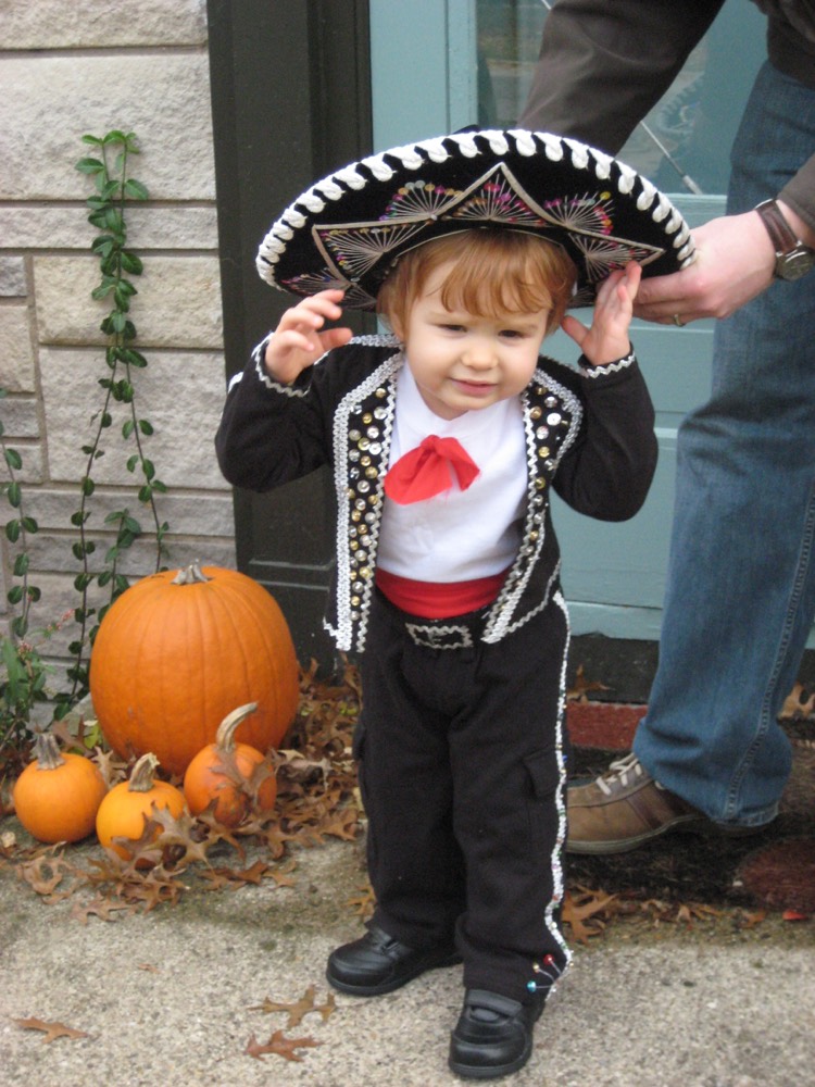 costume-halloween-bebe-garcon-deguisement-mariachi-costume-noir-rivete-sombrero