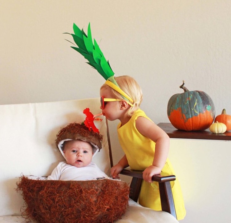 costume-halloween-bebe-garcon-pina-colada-idee-deux-enfants