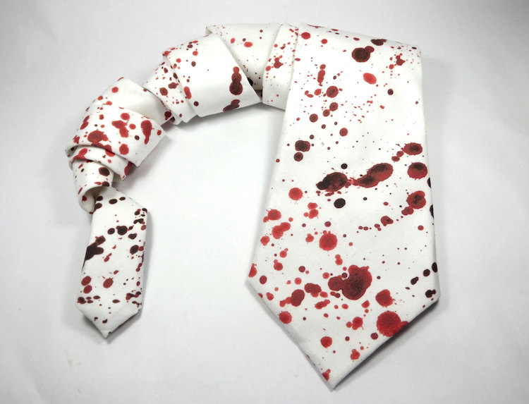costume zombie -accessoires-cravate-blanche-éclaboussures-faux-sang