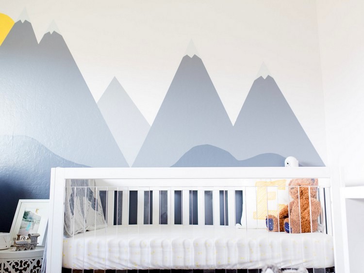 dessin-montagne-enneige-gris-mur-blanc-chambre-bebe