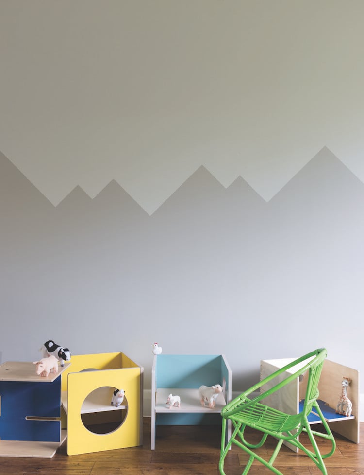 dessin-montagne-minimaliste-stylise-gris-mur-chambre-enfant