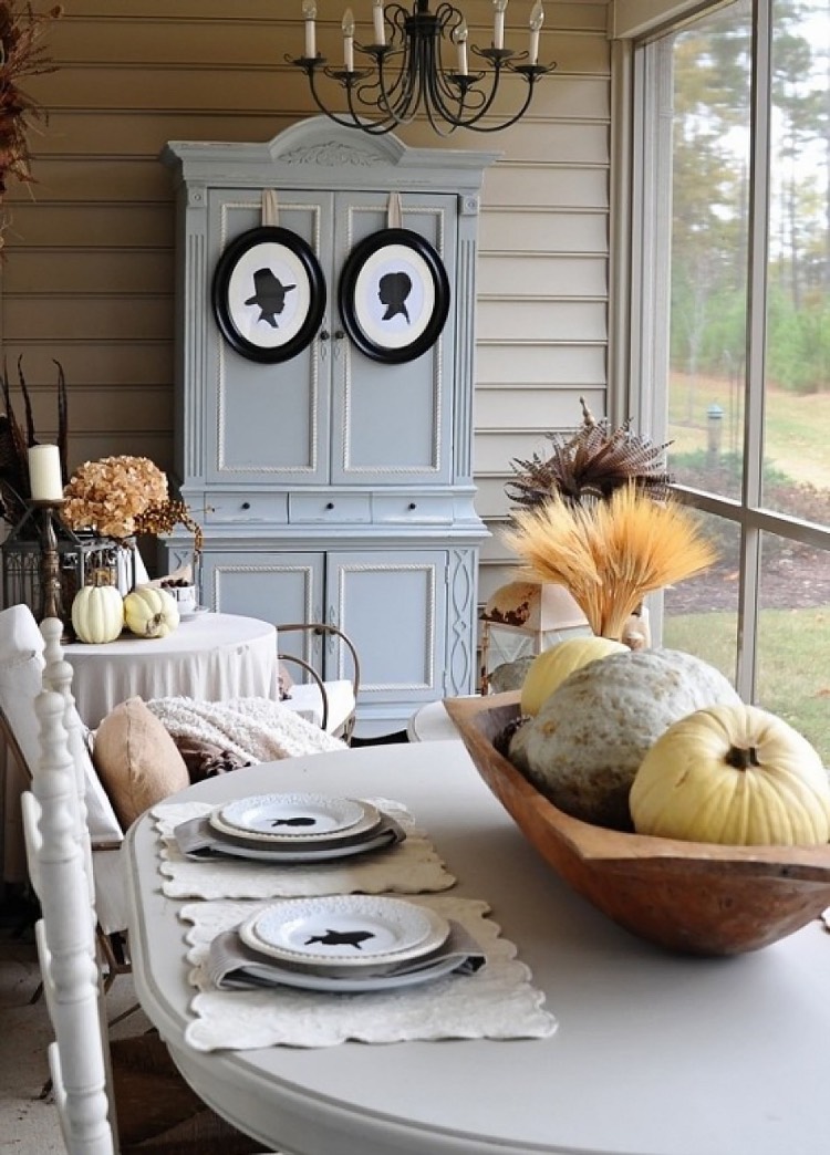 décoration table automne -rustique-romantique-citrouilles-bouquet-sec-épis-blue