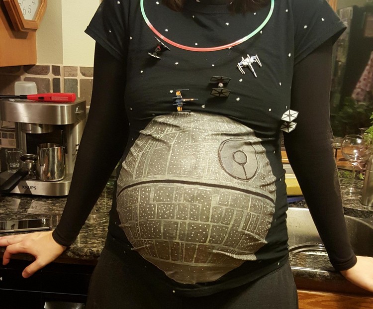 déguisement-femme-enceinte-idées-originales-costume-gris-noir