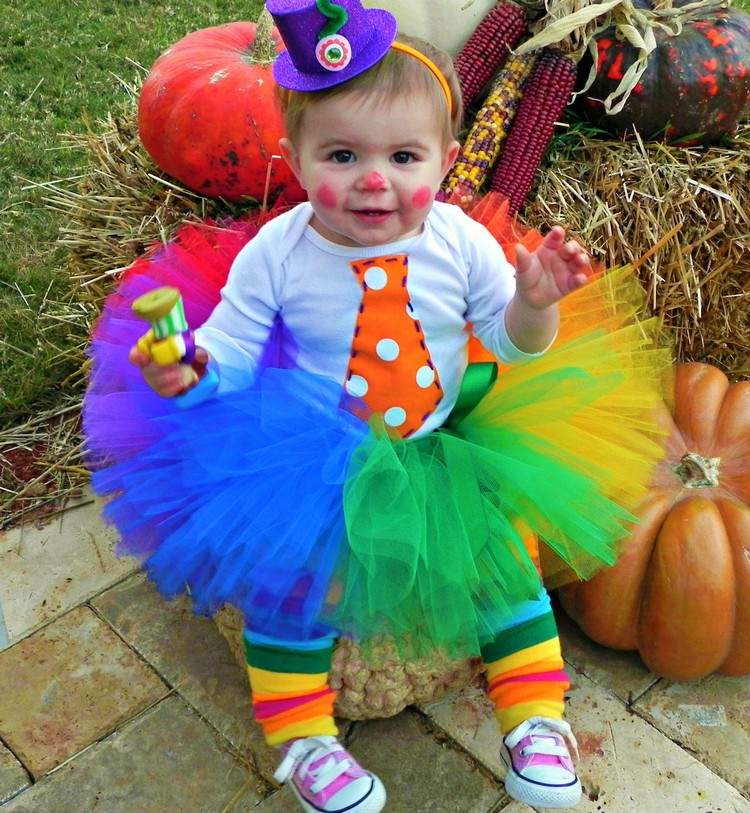 déguisement-halloween-fille-clown-chaussette-rayées