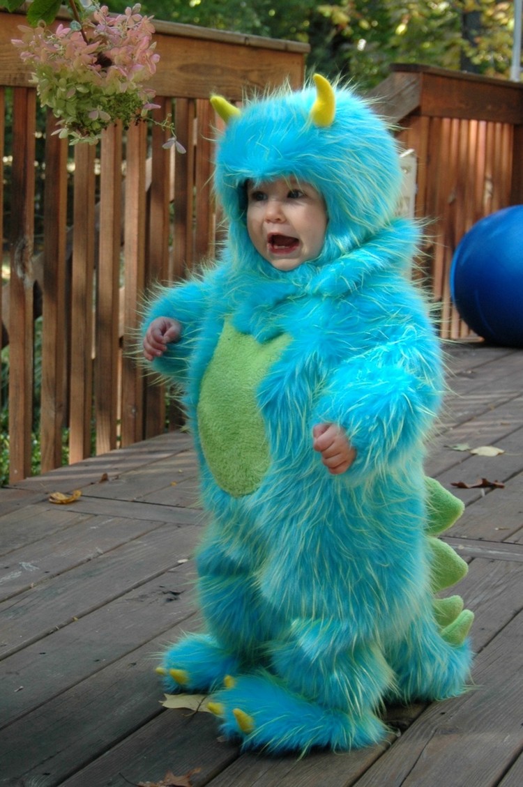 déguisement-halloween-fille-monstre-lit-costume-bleu