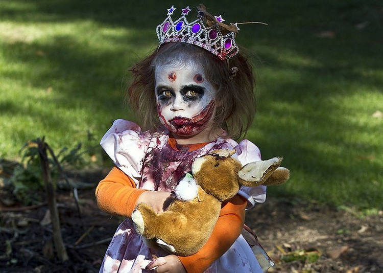 déguisement-halloween-fille-robe-maquillage(dramatique-zombie
