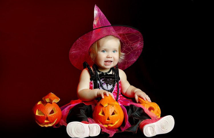 déguisement-halloween-fille-sorcière-citrouilles-chapeau-rose