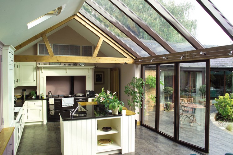 extension de maison toit-verre-amenagement-cuisine-moderne