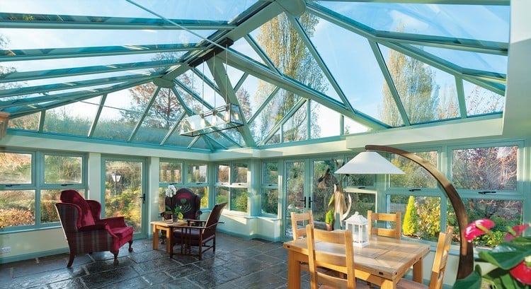 extension-maison-toit-verre-vernda-idee-meubles-bois-massif
