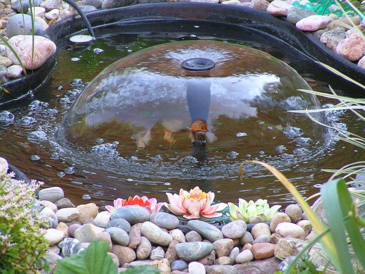 galets-pour-jardin-cailloux-fontaine-eau-bassin-eau